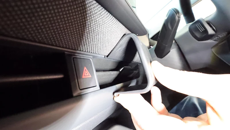 ProClip Fahrzeughalter für Rechtslenker 656270 - Mittelbefestigung - Volkswagen T-Roc 26-26