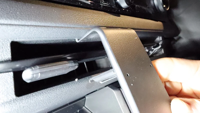 ProClip Fahrzeughalter für Rechtslenker 656263 - Mittelbefestigung - Toyota C-HR+ 27-27, Subaru Uncharted 26-26, Subaru Solterra 26-27 und weitere