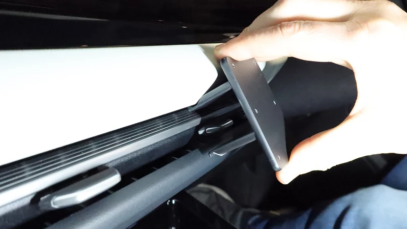 ProClip Fahrzeughalter für Rechtslenker 656260 - Mittelbefestigung - Audi A6 25-26