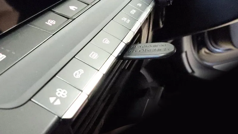ProClip Fahrzeughalter für Rechtslenker 656250 - Mittelbefestigung - Holden Astra 22-26, Vauxhall Astra 22-26