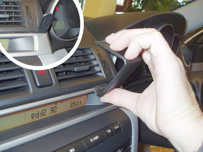 ProClip Fahrzeughalter für Rechtslenker 653370 - Mittelbefestigung - Mazda 3 04-09