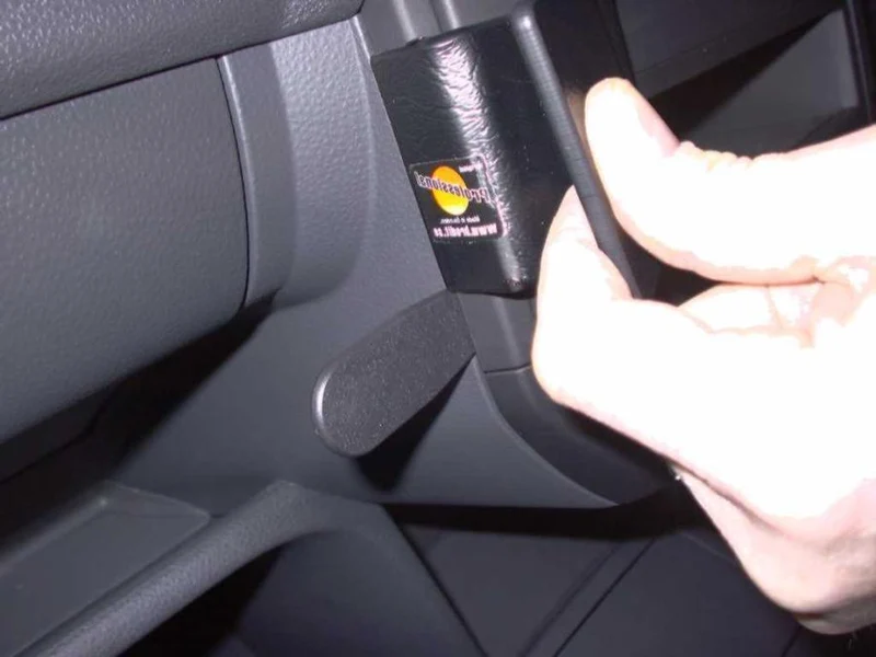 ProClip Fahrzeughalter für Rechtslenker 653029 - Winkelbefestigung - Volkswagen Polo 02-09