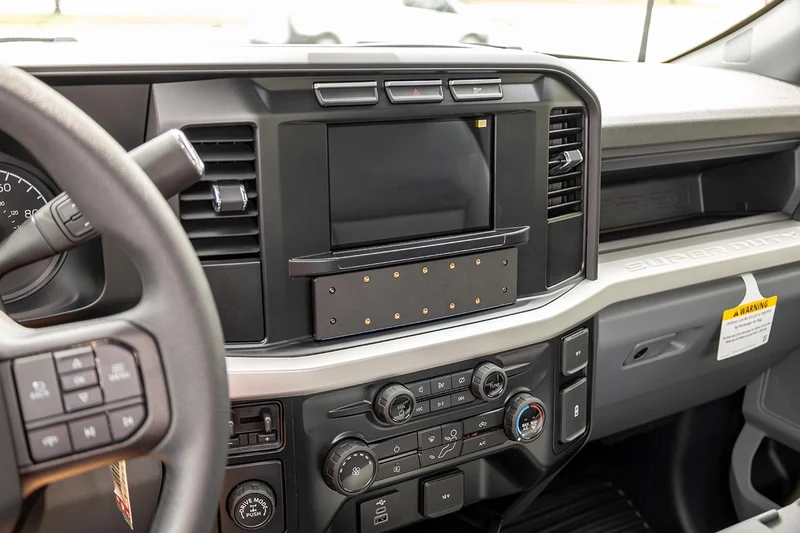 ProClip Fahrzeughalter 213583 - Mittelbefestigung. Extra starke Montageplattform. - Ford F-Series 450 23-26, Ford Super Duty 23-26, Ford F-Series 550 23-26 und weitere