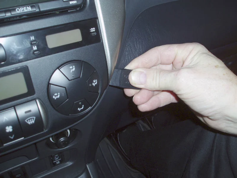 ProClip Fahrzeughalter 853378 - Winkelbefestigung - Toyota RAV 4 04-05