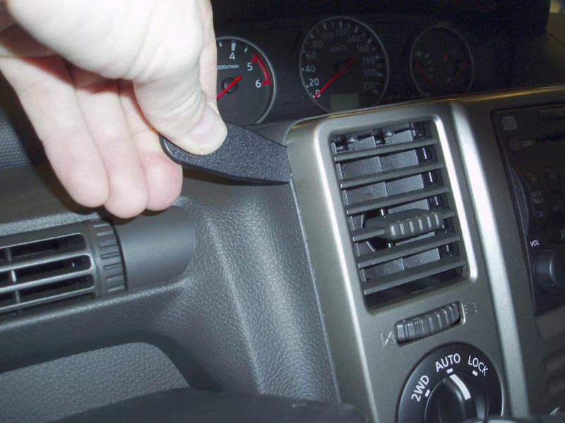 ProClip Fahrzeughalter 853367 - Mittelbefestigung, NICHT für Fahrzeuge mit Navigation- NICHT für Auto mit Navigation - Nissan X-Trail 04-07