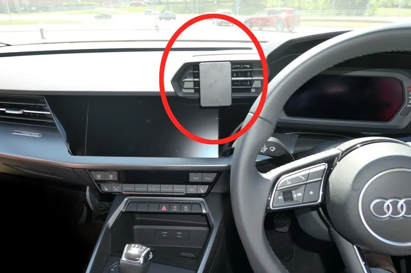 ProClip Fahrzeughalter für Rechtslenker 655621 - Mittelbefestigung - Audi A3 21-26, Audi S3 21-26, Audi A3 21-25 und weitere