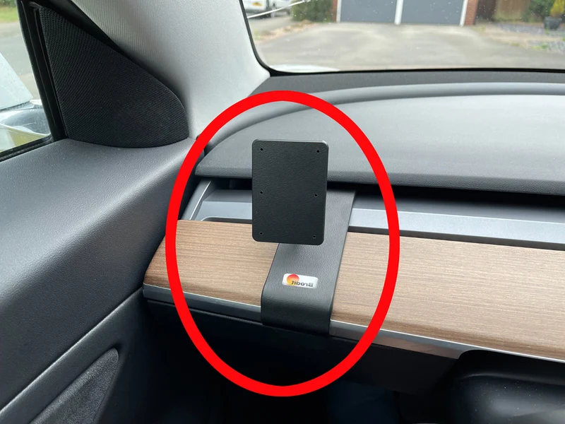 ProClip Fahrzeughalter 805766 - Linksbefestigung - Tesla Model 3 18-24½, Tesla Model Y 20-25½, Tesla 3 18-24