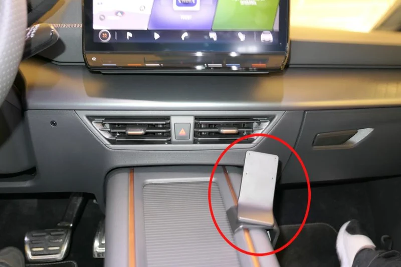 ProClip Fahrzeughalter 835734 - Konsolenbefestigung - Cupra Born 22-26, Seat Born 22-24, Cupra Born 22-25
