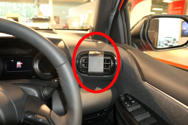 ProClip Fahrzeughalter für Rechtslenker 605638 - Rechtsbefestigung - Toyota Yaris 21-26, Toyota Yaris Cross 20-26, Toyota Yaris 21-25 und weitere