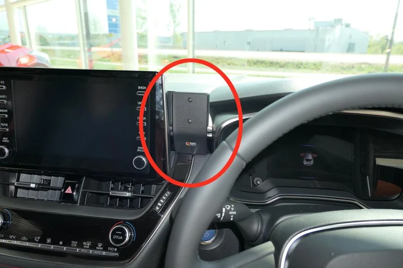 ProClip Fahrzeughalter für Rechtslenker 655507 - Mittelbefestigung- NICHT für Modelle mit JBL-Stereo - Suzuki Swace 21-24, Toyota Corolla 19-22