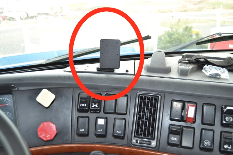 ProClip Fahrzeughalter 213548 - Mittelbefestigung, hoch. hochfeste Montageplattform. - Volvo NH series 03-07, Volvo VHD series 03-18, Volvo VNL series 03-18 und weitere