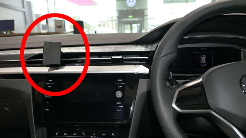 ProClip Fahrzeughalter für Rechtslenker 656031 - Mittelbefestigung - Volkswagen Arteon 21-26, Volkswagen Arteon 21-25