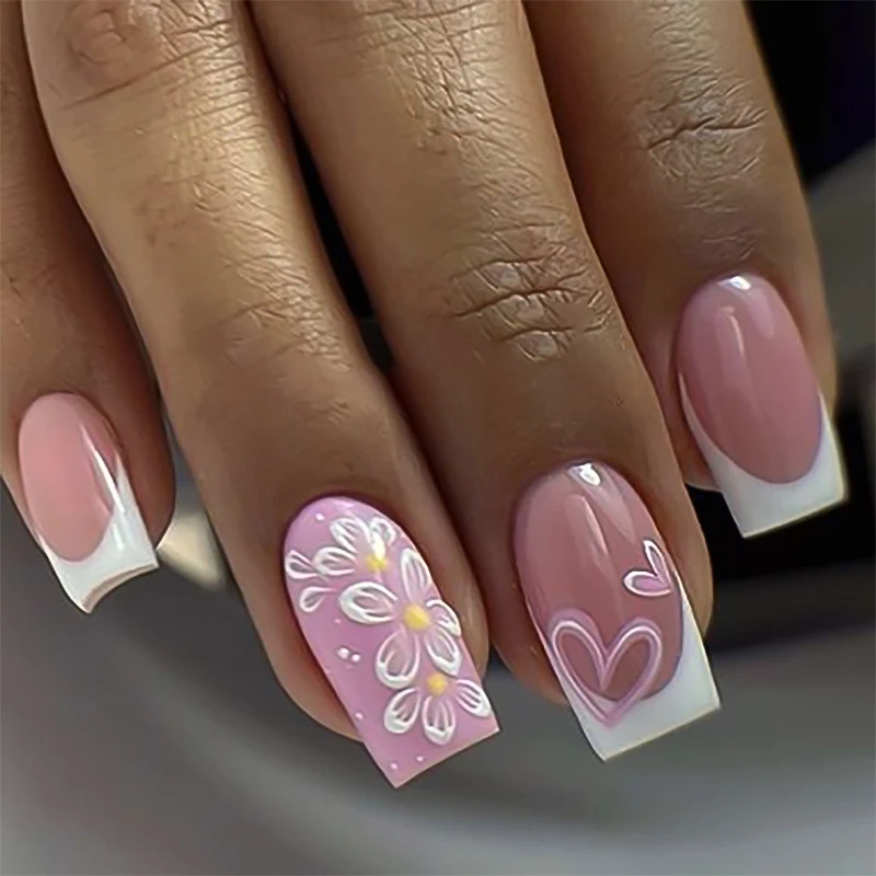 Premium Nageldesign mit Blumenmotiven Karnz