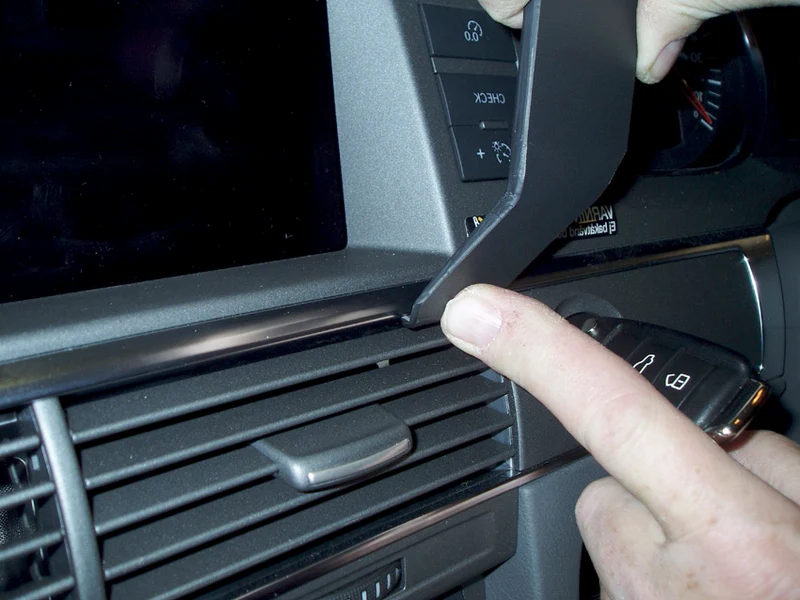 ProClip Fahrzeughalter für Rechtslenker 653483 - Mittelbefestigung - Audi S6 04-09, Audi A6 04-09