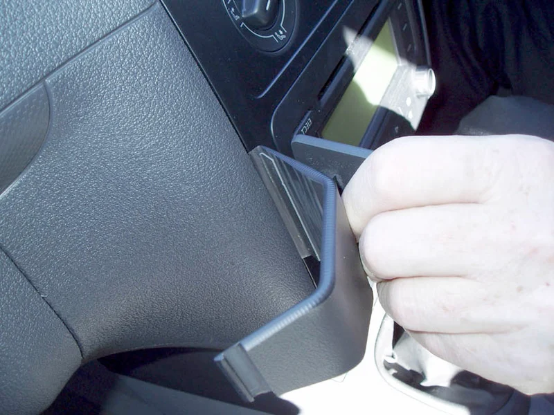 ProClip Fahrzeughalter für Rechtslenker 653436 - Winkelbefestigung- NICHT für Modelle mit Handschuhfach - Volkswagen Caddy 04-15