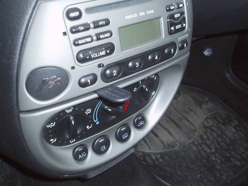ProClip Fahrzeughalter für Rechtslenker 653421 - Winkelbefestigung - Ford Ka 97-08
