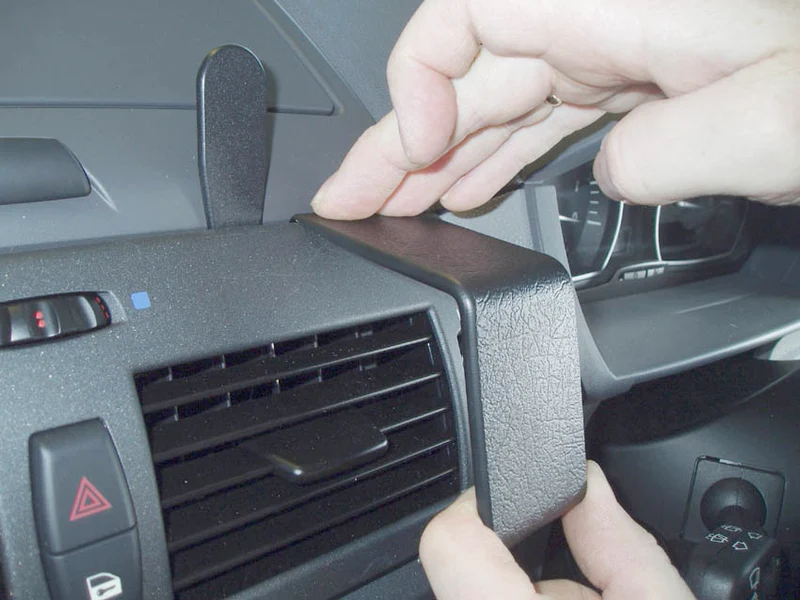 ProClip Fahrzeughalter für Rechtslenker 653407 - Mittelbefestigung - BMW X3 04-10
