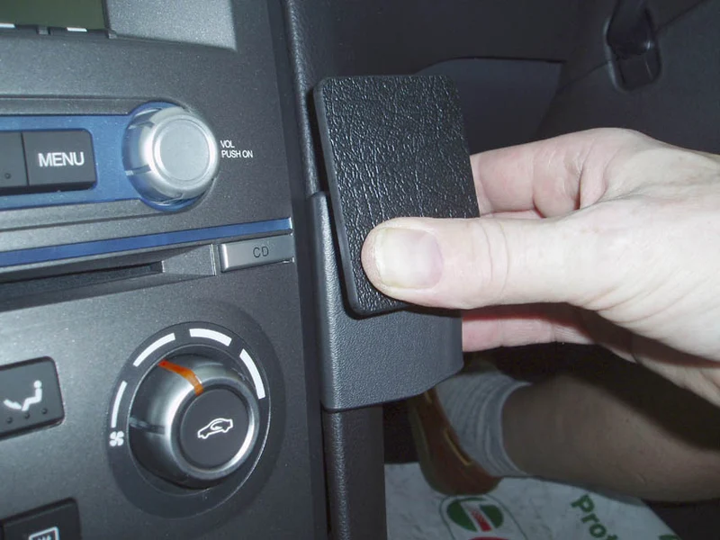 ProClip Fahrzeughalter für Rechtslenker 653393 - Mittelbefestigung, niedrig - Ford Falcon 03-09