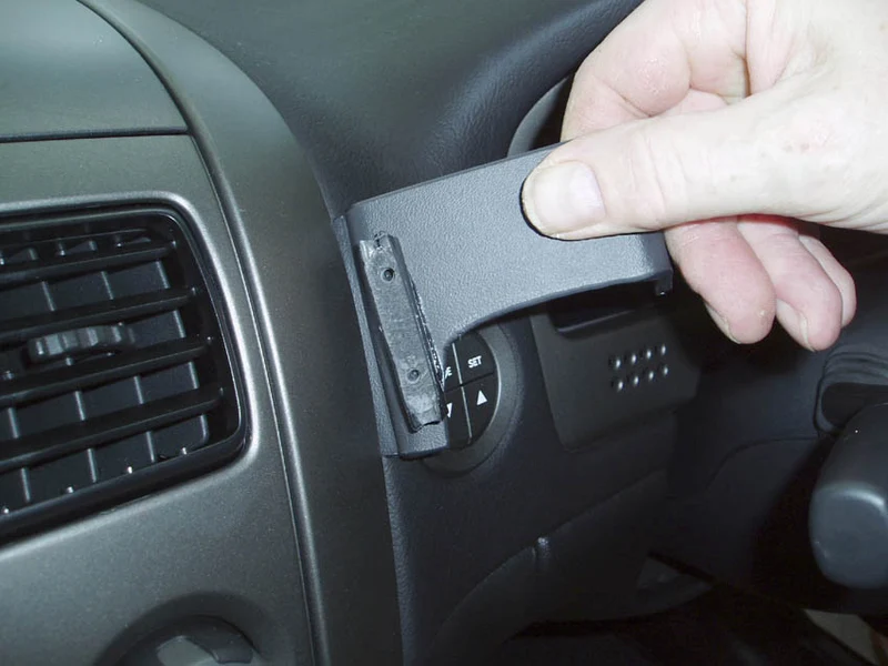 ProClip Fahrzeughalter für Rechtslenker 653388 - Mittelbefestigung - Holden Commodore VY 02-07