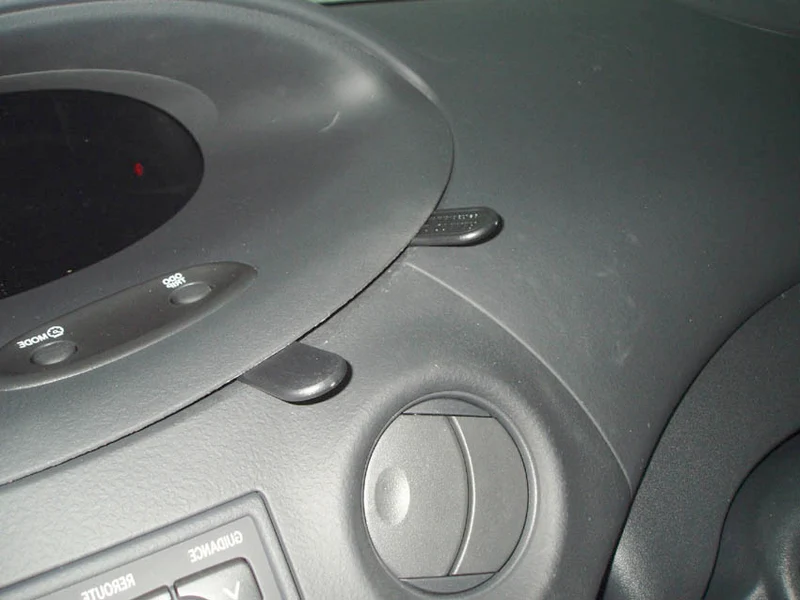 ProClip Fahrzeughalter für Rechtslenker 653381 - Mittelbefestigung - Toyota Yaris 03-05
