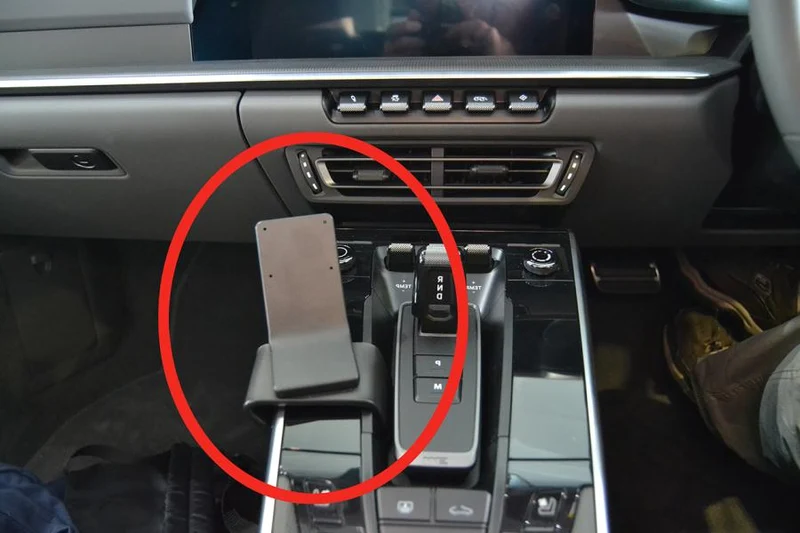 ProClip Fahrzeughalter für Rechtslenker 655569 - Winkelbefestigung- NUR für Automatikgetriebe - Porsche 911 (Type 992) 20-26, Porsche 911 (Type 992) 20-25