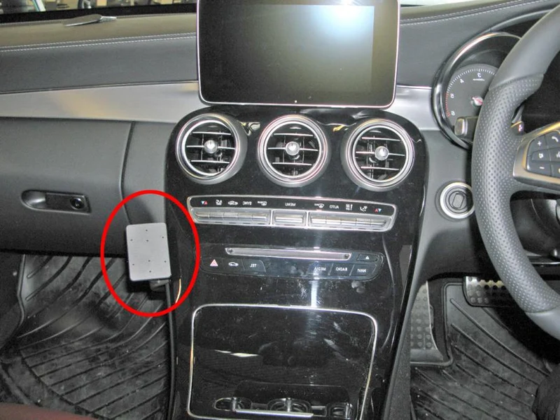 ProClip Fahrzeughalter für Rechtslenker 655058 - Winkelbefestigung- NUR für Modelle mit nicht abgebildeter Holzplatte. NUR für automatische Gangschaltung - Mercedes Benz C-Klasse (180-320) 15-21
