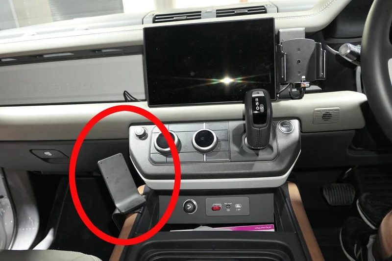 ProClip Fahrzeughalter für Rechtslenker 635780 - Konsolenbefestigung - Land Rover Defender 20-26, Land Rover Defender 20-25