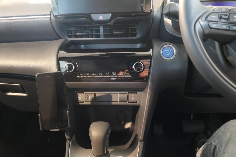 ProClip Fahrzeughalter für Rechtslenker 655731 - Winkelbefestigung - Toyota Yaris Cross 22-26, Toyota Yaris Cross 22-25