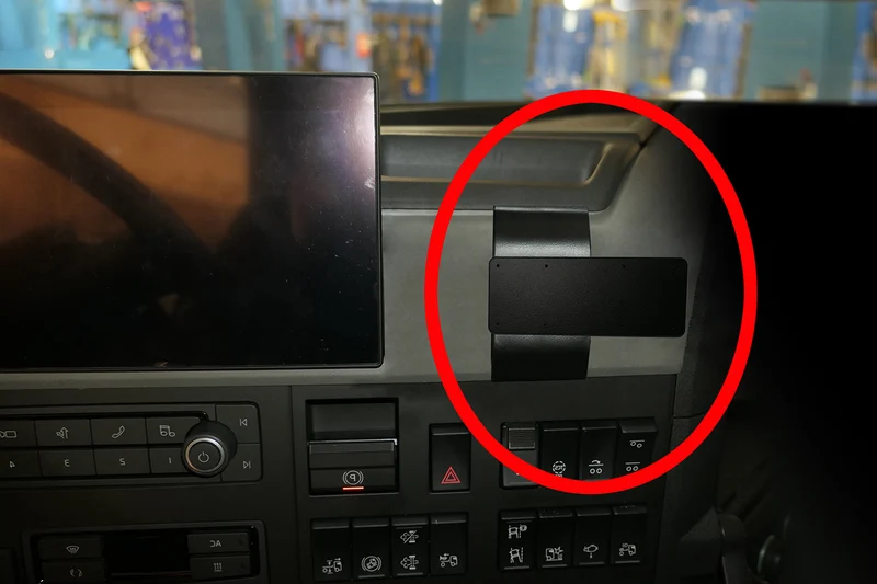 ProClip Fahrzeughalter 213572 - Mittelbefestigung, hochfeste Montageplattform- NUR für Modelle mit Display - Volvo FM series 21-26, Volvo FM series 21-25