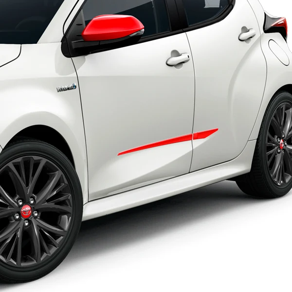 Ornamenten Coral Red zijkant Toyota Yaris 2020 >