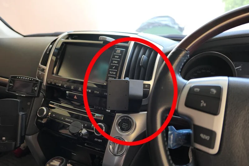 ProClip Fahrzeughalter für Rechtslenker 655706 - Mittelbefestigung - Toyota LandCruiser V8 08-15