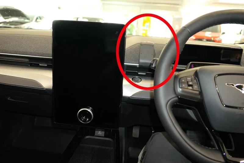 ProClip Fahrzeughalter für Rechtslenker 655689 - Mittelbefestigung - Ford Mustang Mach-E 20-26, Ford Mustang Mach-E 20-25