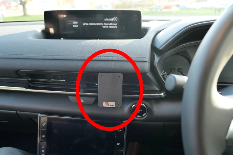 ProClip Fahrzeughalter für Rechtslenker 655645 - Mittelbefestigung - Mazda MX-30 21-23