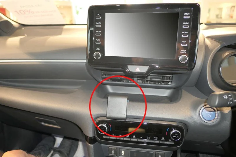ProClip Fahrzeughalter für Rechtslenker 655640 - Mittelbefestigung - Toyota Yaris 21-26