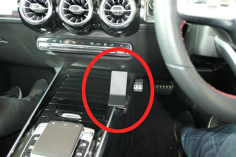 ProClip Fahrzeughalter für Rechtslenker 635607 - Konsolenbefestigung rechts - Mercedes Benz GLB-Klasse 20-26, Mercedes Benz EQB 22-26, Mercedes Benz GLB-Klasse 20-25 und weitere