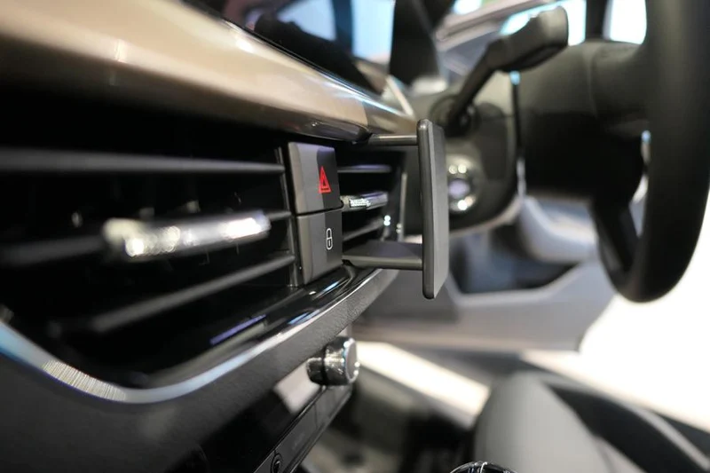 ProClip Fahrzeughalter für Rechtslenker 655587 - Mittelbefestigung - Skoda Kamiq 20-25