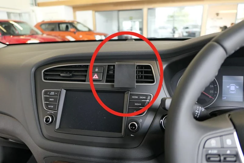 ProClip Fahrzeughalter für Rechtslenker 655551 - Mittelbefestigung - Hyundai i20 19-20
