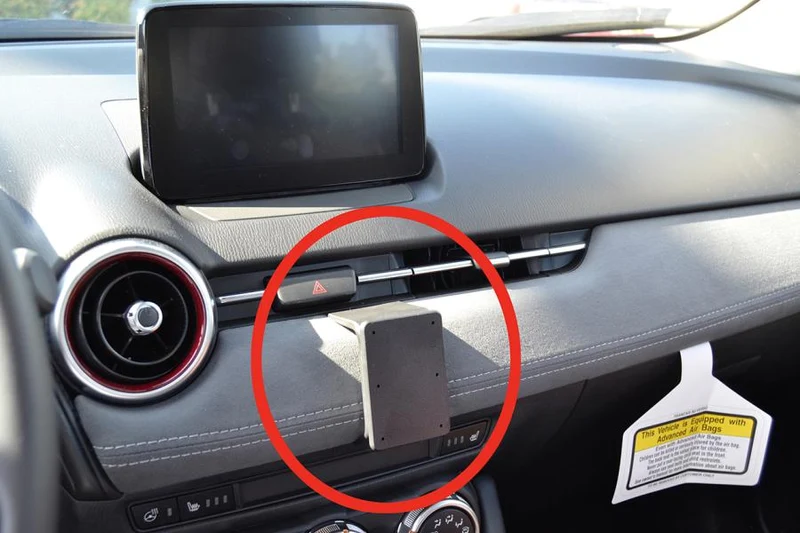 ProClip Fahrzeughalter 855529 - Mittelbefestigung- NUR für Modelle mit einem gepolsterten Armaturenbrett unter dem mittleren Lüftungsbereich - Mazda CX-3 19-23