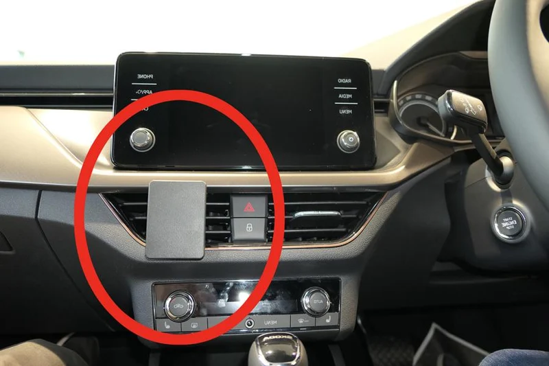 ProClip Fahrzeughalter für Rechtslenker 655519 - Mittelbefestigung - Skoda Scala 19-26, Skoda Scala 19-25
