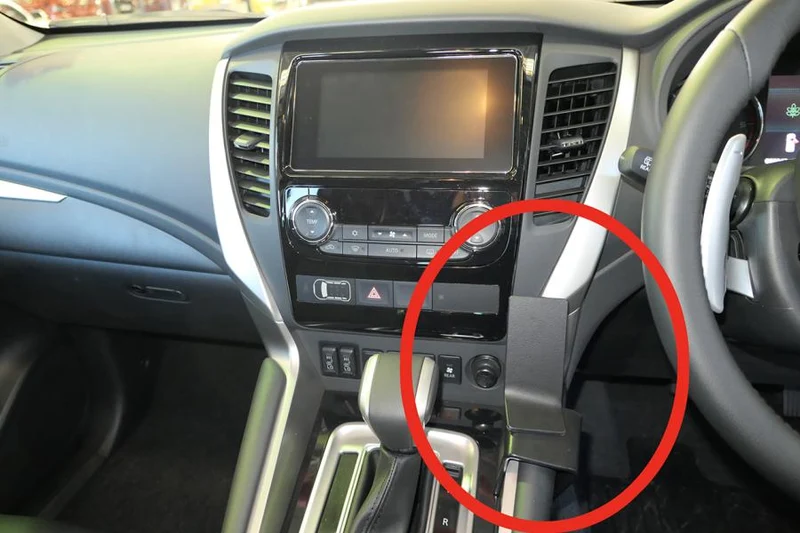 ProClip Fahrzeughalter für Rechtslenker 635525 - Konsolenbefestigung - Mitsubishi Pajero Sport 17-24