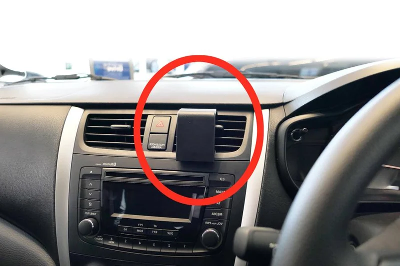 ProClip Fahrzeughalter für Rechtslenker 655502 - Mittelbefestigung - Suzuki Celerio 15-22