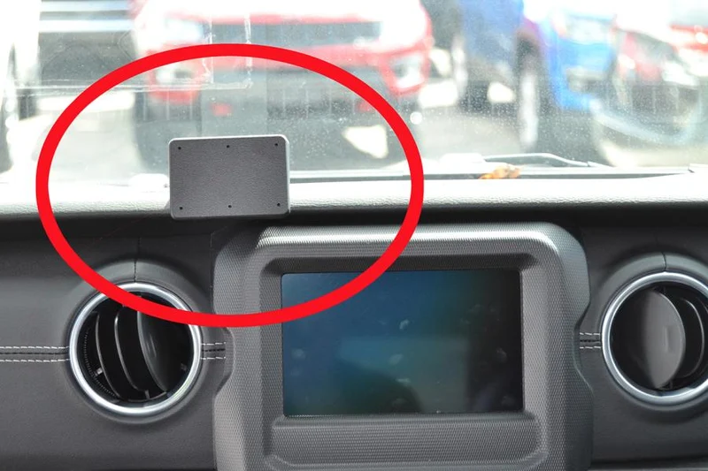 ProClip Fahrzeughalter für Rechtslenker 655431 - Mittelbefestigung - Jeep Wrangler 18½-23, Jeep Gladiator 20-23, Jeep JL 19-23