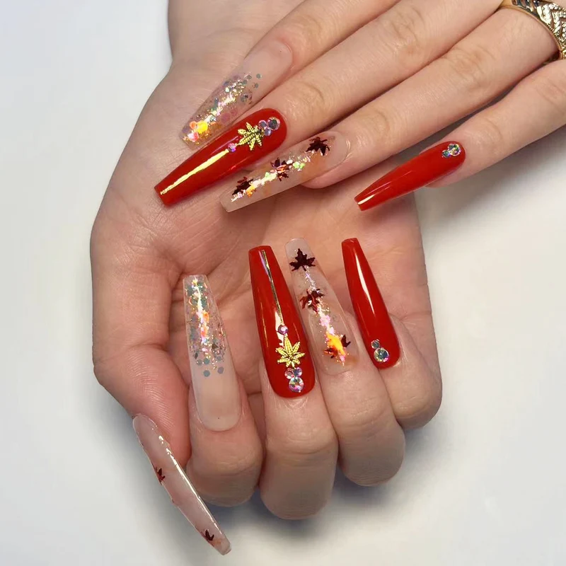 Kunstvolle Nagelverlängerungen mit Herbstmotiven Karnz