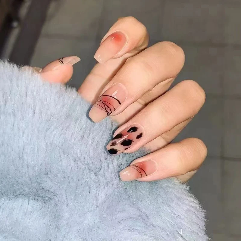 Künstlerische abstrakte Nail Art Karnz