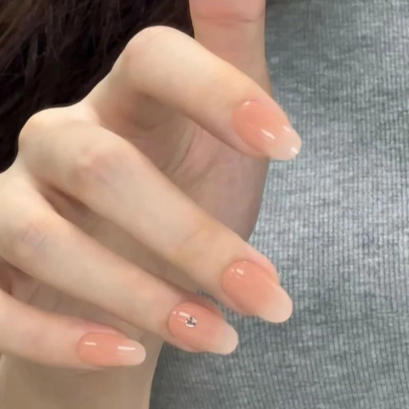 Elegante mandelförmige Press-On Nagelverlängerungen Karnz