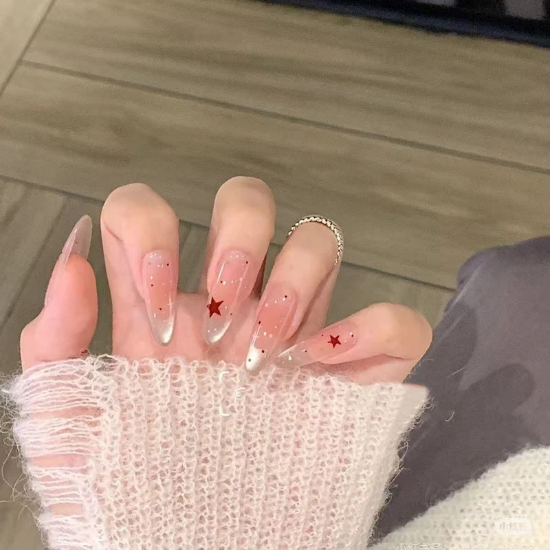 Elegante mit Sternen verzierte Nagelverlängerungen Karnz
