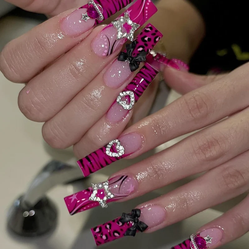 Glamouröse 3D Nagelverlängerungen Karnz