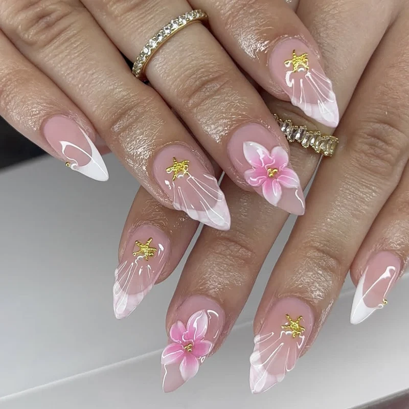 Florale Akzent Nagelkunst Karnz
