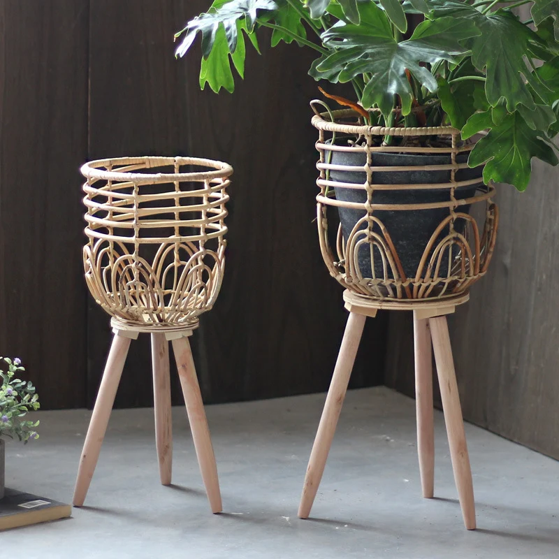 Stilvoller Pflanzenständer aus Rattan und Holz Karnz