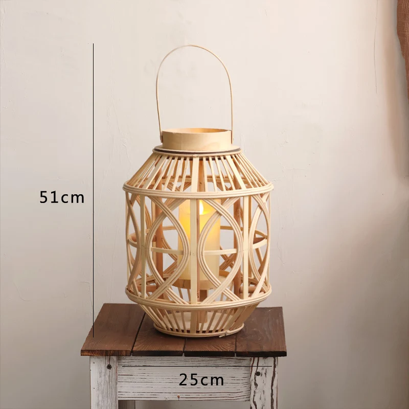 Handgefertigte Laterne aus Rattan Karnz